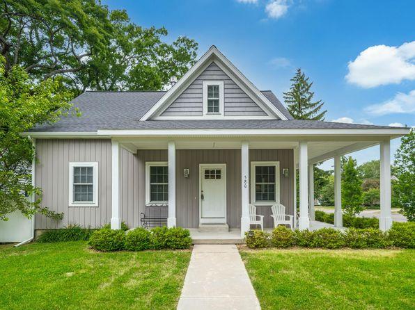 Rental property in Mason County, MI with front porch